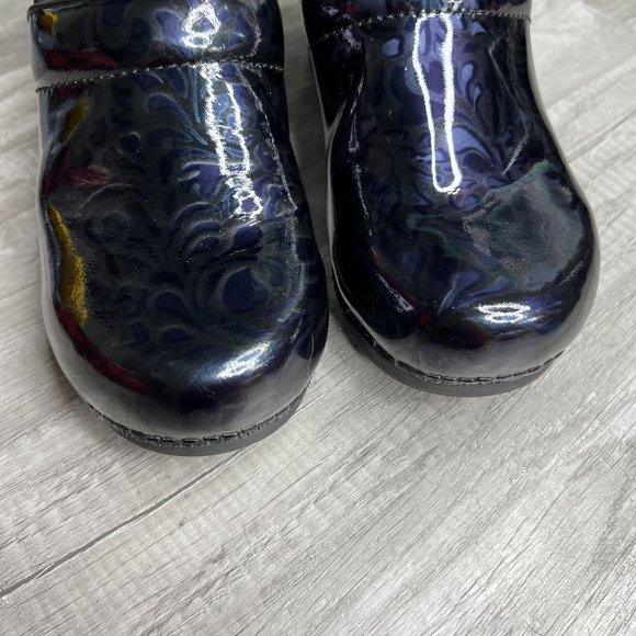 Dansko XP 2.0 Patent Leather Printed Clogs Size 41 (US 10.5-11) - Picture 4 of 11